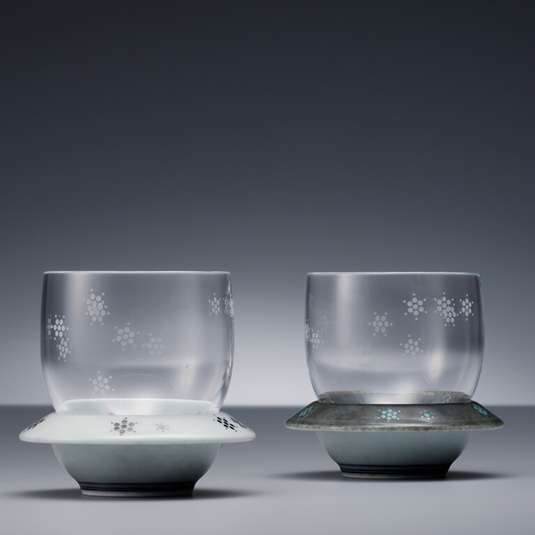 Cristal ouvragé de flocons & porcelaine avec décoration florale